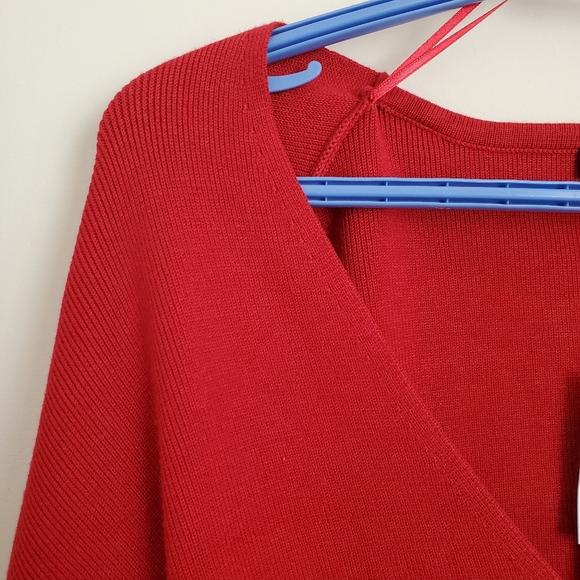 BNWT Dynamite Puff Sleeve V-Neck Luca Sweater in Red - Picture 4 of 15